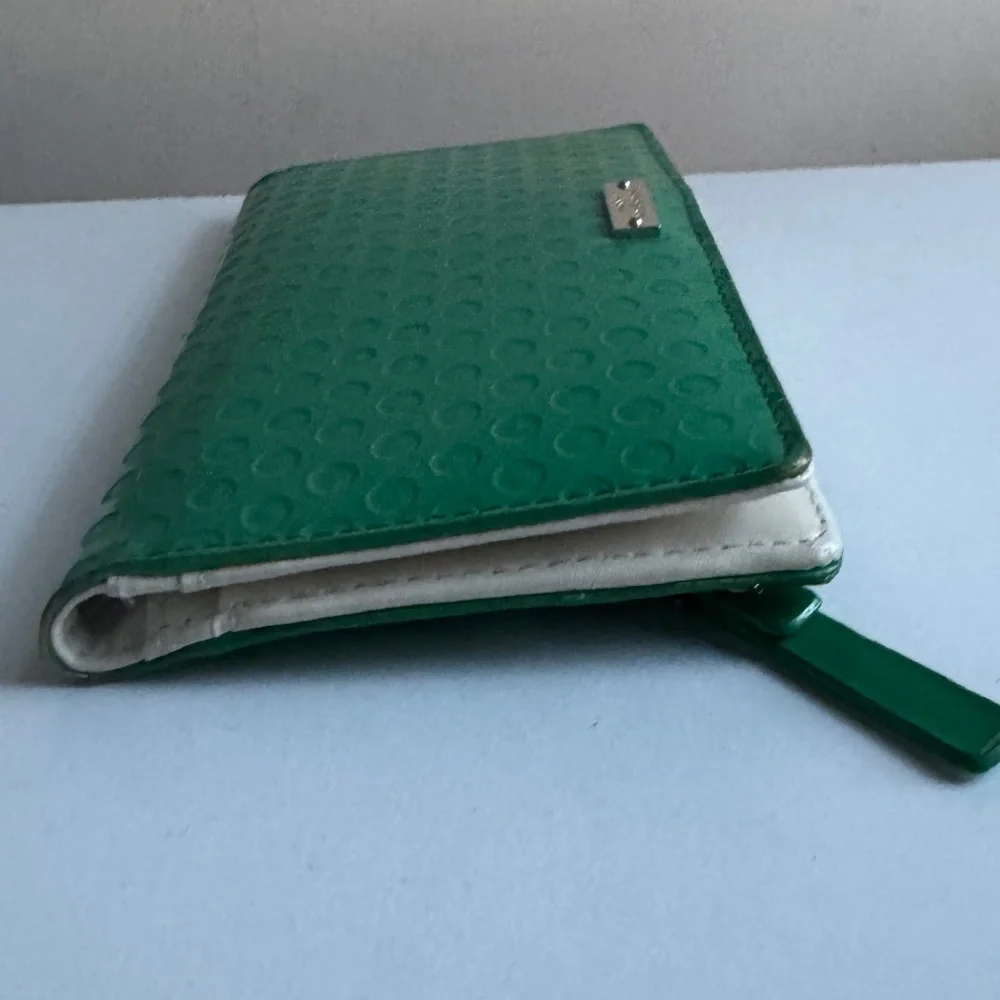 Kate Spade Green Wallet - Picture 8 of 8